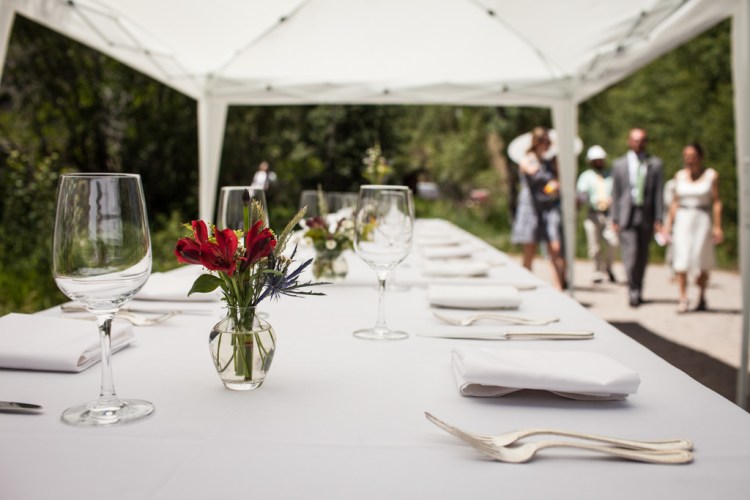 Reception table setting (photo by Kent Meireis)